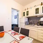 Beachfront In 54815 Appartamento Traù