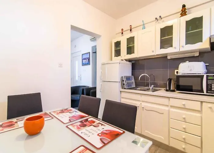 Beachfront In 54815 Apartamento Trogir