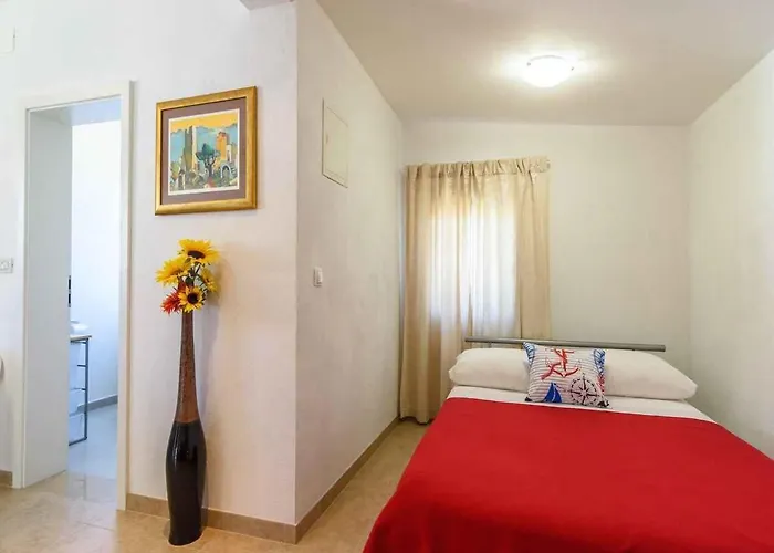 Апартаменты Beachfront In 54815 Трогир